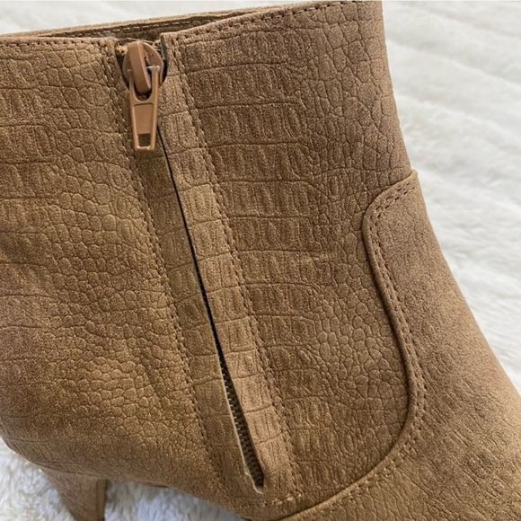 Express Pointed Toe Ankle Boots Tan Size 7 - Picture 2 of 7